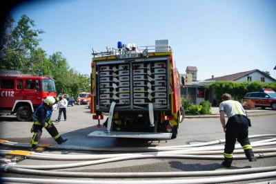 Remseck-Aldingen: Vollbrand einer Firma - Rauchsaeule in mehreren Landkreisen sichtbar